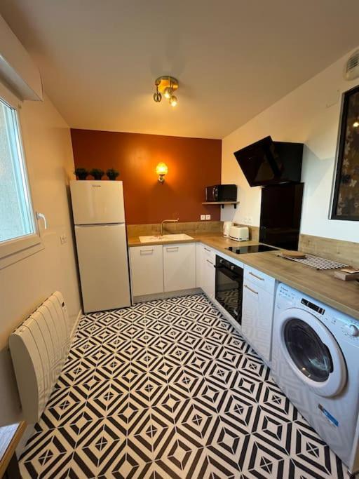 カーンDahlia, Appt Cosy Avec Parking Et Balconアパートメント エクステリア 写真